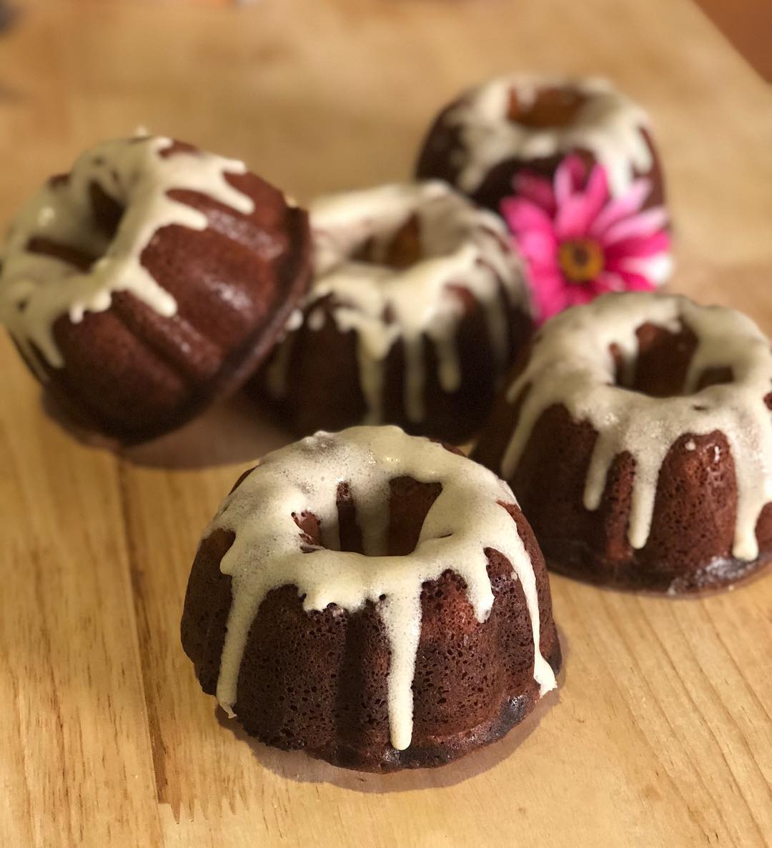 I posted a Lemon Poundcake recipe a few weeks ago from  @the_modified_mama and just had to make these mini bundt cakes with it! Each cake is 2 servings and all my friends LOVE them!!
——
This makes a total of 16 servings of pound cake. Each slice comes out to be 254.19 Calories, 23.4g Fats, 2.49g Net Carbs, and 7.9g Protein.

Don’t be afraid to half the recipe (it makes a lot) or cook in smaller pans and freeze some (just watch cook times). Don’t like lemon, just use vanilla, or almond extract. It comes out JUST like pound cake!!! Pound cake

2 ½ cups almond flour
½ cup unsalted butter, softened
1 ½ cups erythritol
8 whole eggs, room temperature
1 ½ teaspoons vanilla extract
½ teaspoon lemon extract
½ teaspoon salt
8 ounces cream cheese
1 ½ teaspoons baking powder
—
Glaze
–
¼ cup powdered erythritol
3 tablespoons heavy whipping cream
½ teaspoon vanilla extract
—
1. Preheat oven to 350°F. Toss in room temperature butter, softened cream cheese, and erythritol into a mixing bowl.
2. Cream together the butter and erythritol until smooth. Then, add in softened chunks of cream cheese and blend together until smooth
3. Add in the eggs, lemon extract,and vanilla extract in with the blended ingredients. Blend with a hand mixer until smooth.
4. In a medium sized bowl: mix together the almond flour, baking powder, and salt.
5. Slowly add in the ingredients from the medium sized bowl into the batter. Use a hand blender to blend the clumps until very smooth.
6. Pour batter into a loaf pan.  Bake for 60 – 120 minutes at 350F or until smooth in the middle when tested with a toothpick.  If creating a glaze: blend together the powdered erythritol, vanilla extract, and heavy whipping cream until smooth. Wait until the pound cake is fully cooled from the oven before spreading the glaze on top