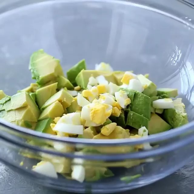 Once upon a time when I was on a low fat diet (way long time ago) I had the idea to put avocado in my egg salad instead of mayo… this recipe doesn’t have mayo either but nice to see that my idea was a good one… I would still use mayo instead of Greek yogurt on this one… either way, yum!
——
Repost @gimmedelicious
・・・
? Spice up the usual egg salad with the addition of avocado makes a delicious and nutritious addition to egg salad and thanks to its naturally creamy texture, you can enjoy egg salad without the adding mayo! ??
–
Serves: 2
Ingredients
1 medium avocado, pitted and peeled
3 hard-boiled eggs, peeled and chopped
2 tablespoons Greek yogurt (sour-cream or light mayonnaise will also work)
1 teaspoon fresh lemon or lime juice
1 tablespoon minced cilantro (parsley, dill or chives will also work)
Salt and fresh pepper to taste
–
Instructions
In Medium bowl, Add avocados and mash with a spoon until chunky. Add the remaining ingredients and mix with a spoon until creamy.
–
Tap @GimmeDelicious for the full recipe + nutritional info
